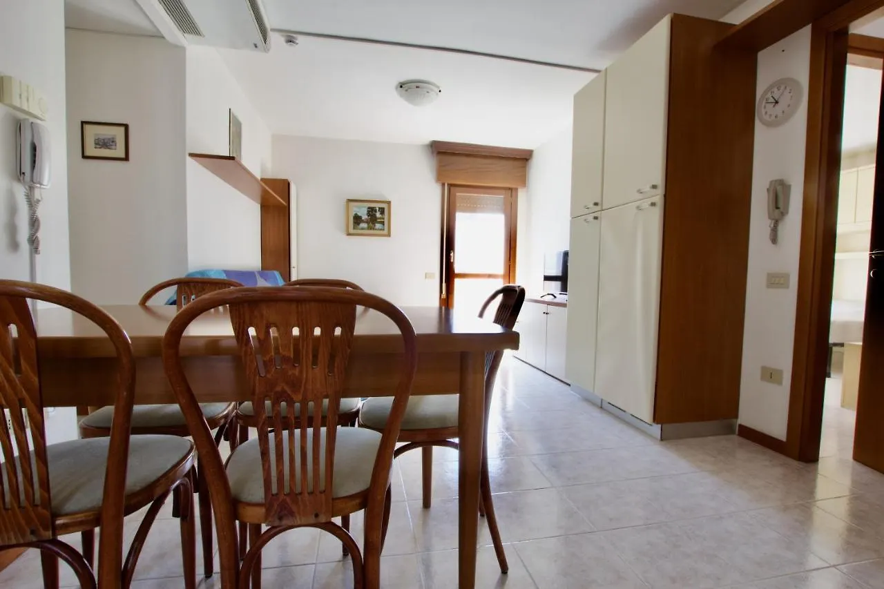 *** Apart Otel Residence Madrid Lido di Jesolo İtalya